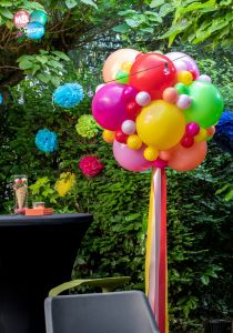 Totem en ballons coloré pour un anniversaire en Savoie à Aix les Bains