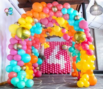 Tunnel de ballons, arches organique, décoration pour un anniversaire d'entreprise au Clos de Florie à Chambéry