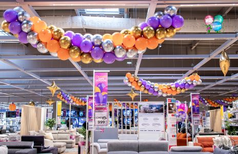 Guirlande de ballons pour un événement professionnel, magasin BUT à Lyon