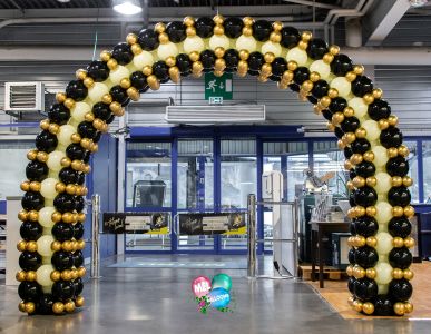 Arche de ballons pour un événement professionnel chez METRO à Annecy
