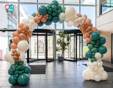 Arche de ballons organique pour un événement professionnel à Grenoble en Isère