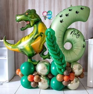 Composition ballons pour un anniversaire enfant de 6 ans à chambéry, thème dinosaure