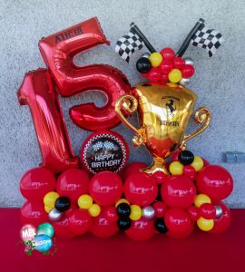 Composition ballons pour un anniversaire 15ans à Chambéry, Rhône alpes, thème Ferrari