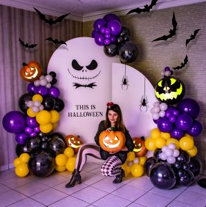 Scénographie personnalisée backdrop ballons Halloween, citrouilles à Chambéry