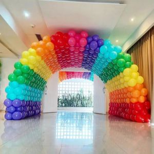 Tunnel de Ballons inspiration arc en ciel à Chambéry, en Rhône Alpes